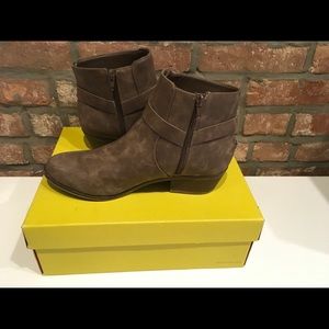 Kenneth Cole Reaction taupe booties